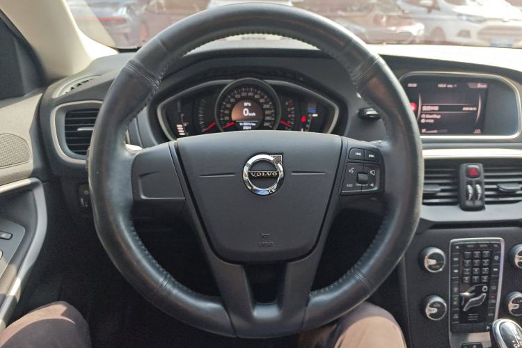 Used Volvo V40 2018 T3 Smart Edition Steering Wheel