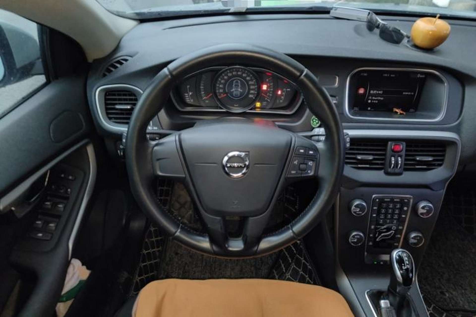Used Volvo V40 2018 T3 Smart Edition Steering Wheel