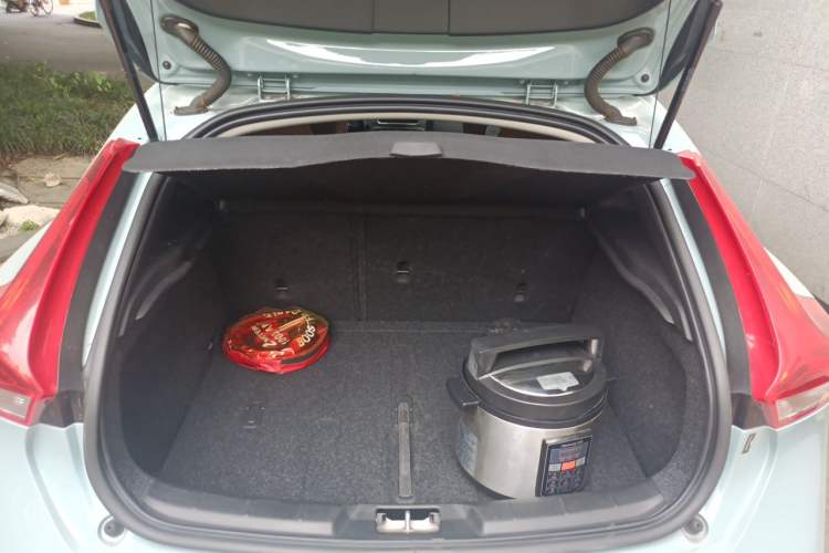 Used Volvo V40 2018 T3 Zhiya Edition Trunk