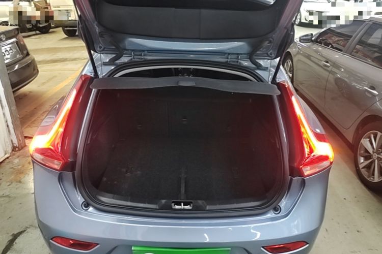 Used Volvo V40 2018 T3 Zhiyi Edition Trunk