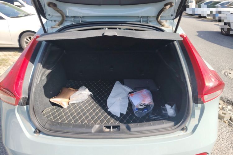 Used Volvo V40 2018 T3 Zhiya Edition Trunk