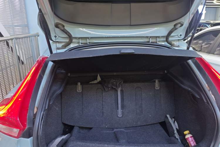 Used Volvo V40 2018 T3 Zhiya Edition Trunk