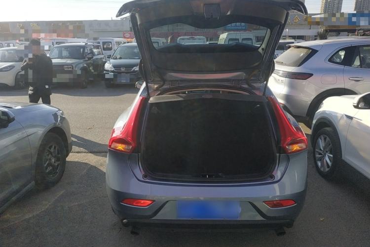 Used Volvo V40 2018 T3 Zhiya Edition Trunk