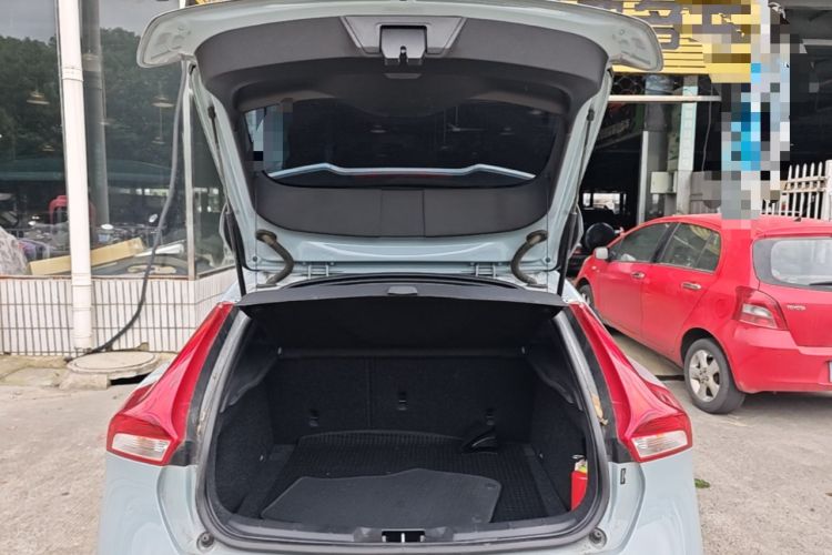 Used Volvo V40 2018 T3 Zhiya Edition Trunk