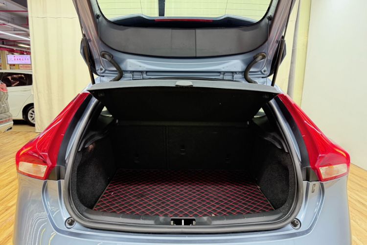 Used Volvo V40 2018 T3 Zhiyi Edition Trunk