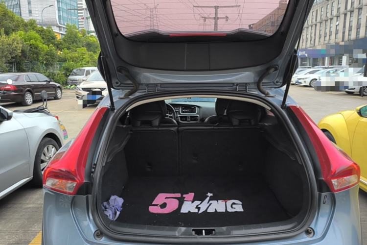 Used Volvo V40 2018 T3 Zhiyi Edition Trunk