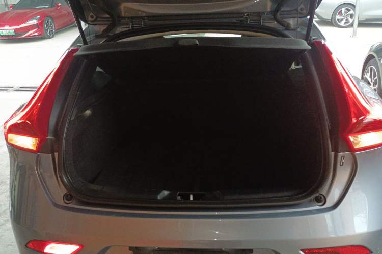 Used Volvo V40 2018 T3 Zhiya Edition Trunk