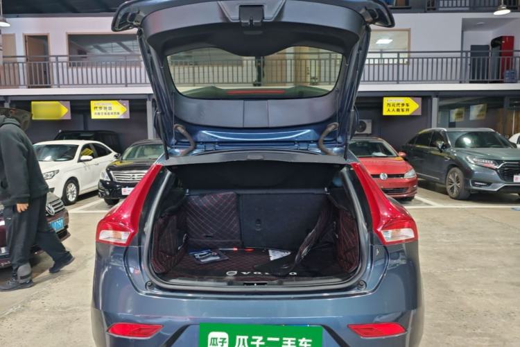 Used Volvo V40 2018 T3 Zhiyi Edition Trunk