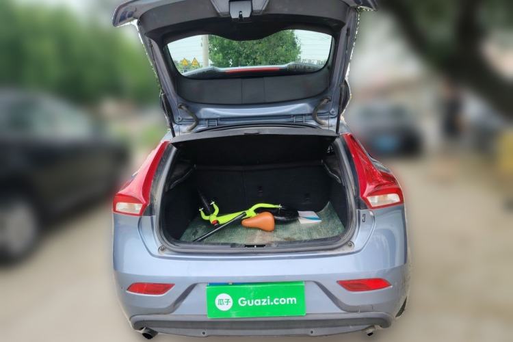 Used Volvo V40 2018 T3 Zhiyi Edition Trunk