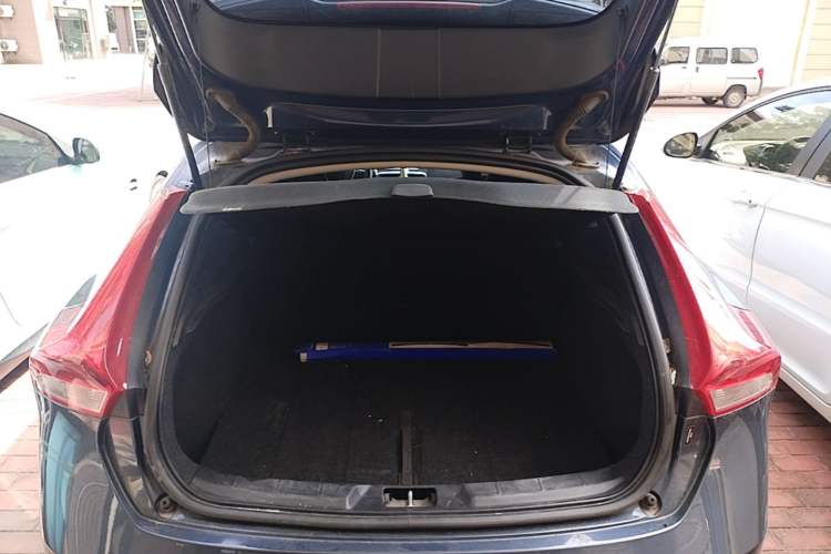 Used Volvo V40 2018 T3 Zhiyi Edition Trunk