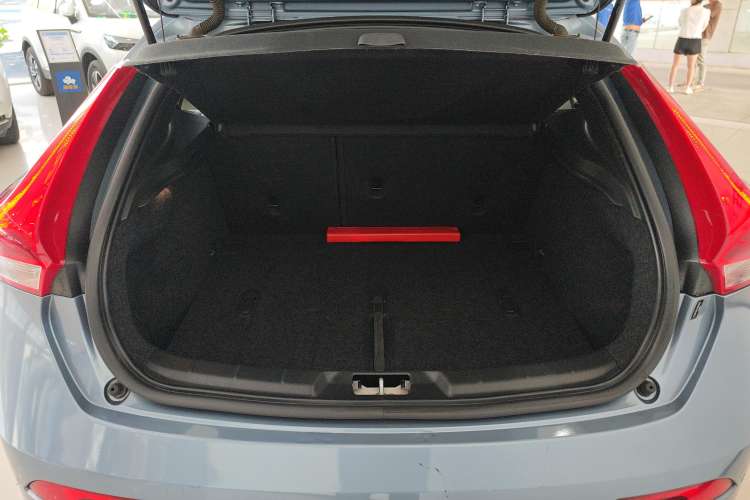 Used Volvo V40 2018 T3 Smart Edition Trunk