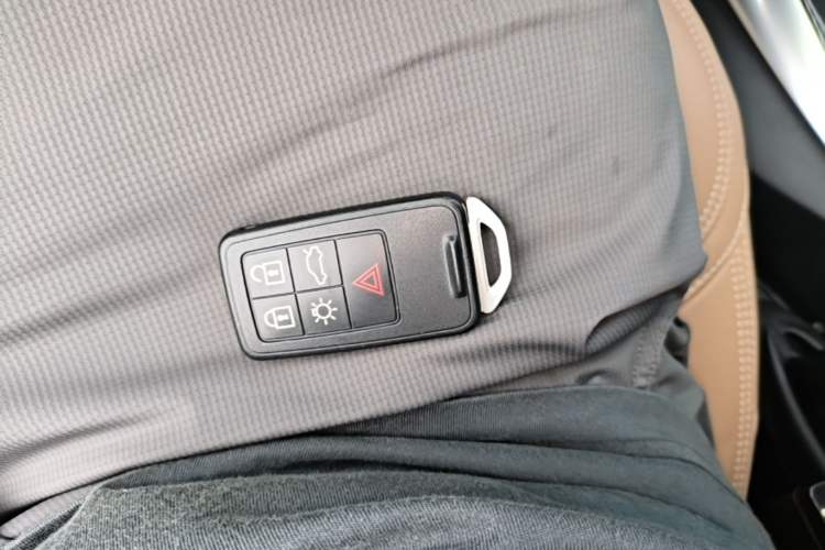 Used Volvo V40 2018 T3 Zhiyi Edition Vehicle Key