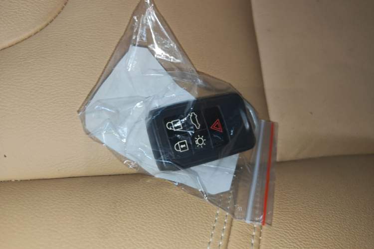 Used Volvo V40 2018 T3 Zhiyi Edition Vehicle Key