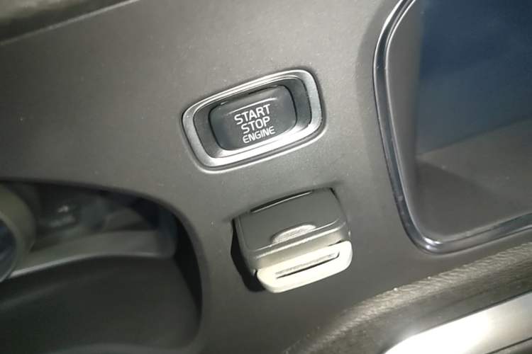 Used Volvo V40 2018 T3 Zhiyi Edition Vehicle Key