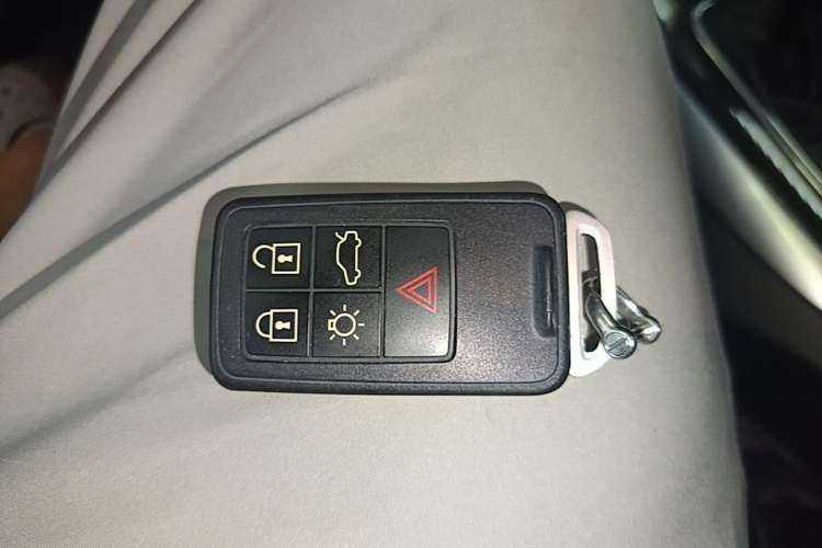 Used Volvo V40 2018 T3 Zhiyi Edition Vehicle Key