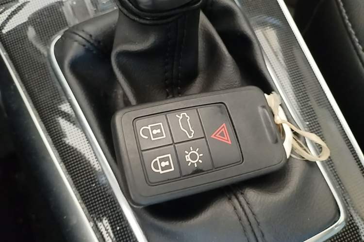 Used Volvo V40 2018 T3 Zhiyi Edition Vehicle Key