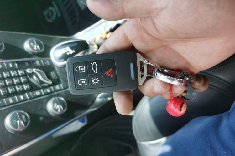 Used Volvo V40 2018 T3 Zhiyi Edition Vehicle Key
