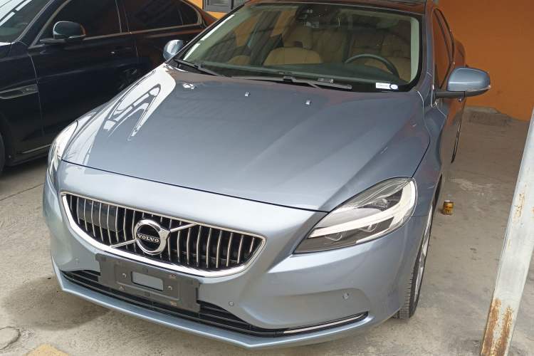 Used Volvo V40 2018 T3 Zhiya Edition Guazi used car, China used car export, Used car for sale, Used  cars, Cheapest cars for sale