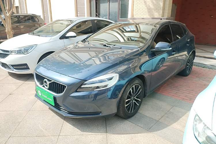 Used Volvo V40 2018 T3 Zhiyi Edition Guazi used car, China used car export, Used car for sale, Used cars, Cheapest cars for sale
