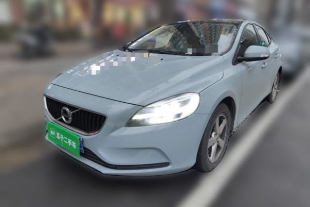 Used Volvo V40 2018 T3 Smart Edition