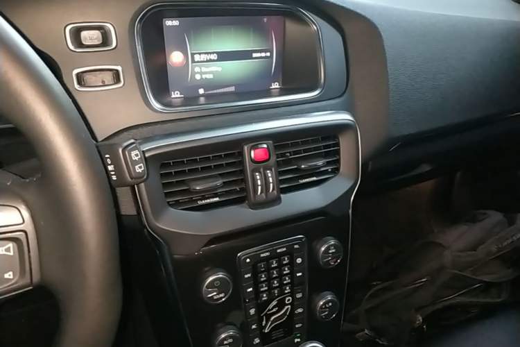 Used Volvo V40 2018 T3 Zhiyi Edition Audio And AC Panel