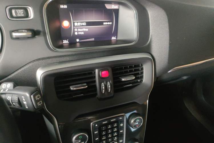 Used Volvo V40 2018 T3 Zhiyi Edition Audio And AC Panel