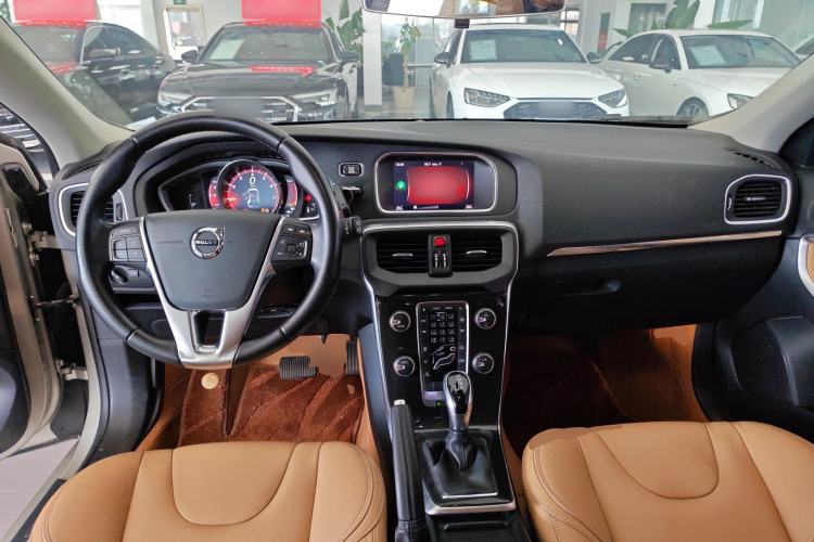 Used Volvo V40 2018 T3 Zhiyi Edition Center Console