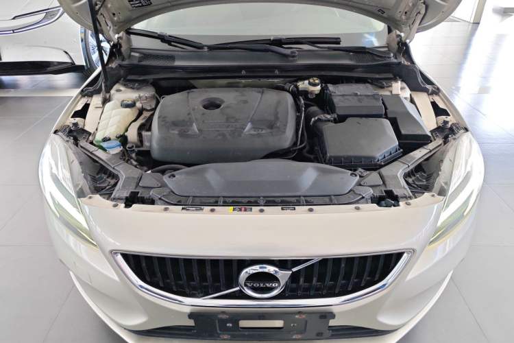 Used Volvo V40 2018 T3 Zhiyi Edition Engine Bay