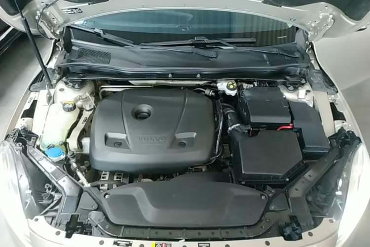 Used Volvo V40 2018 T3 Zhiyi Edition Engine Bay