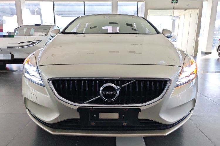 Used Volvo V40 2018 T3 Zhiyi Edition Front