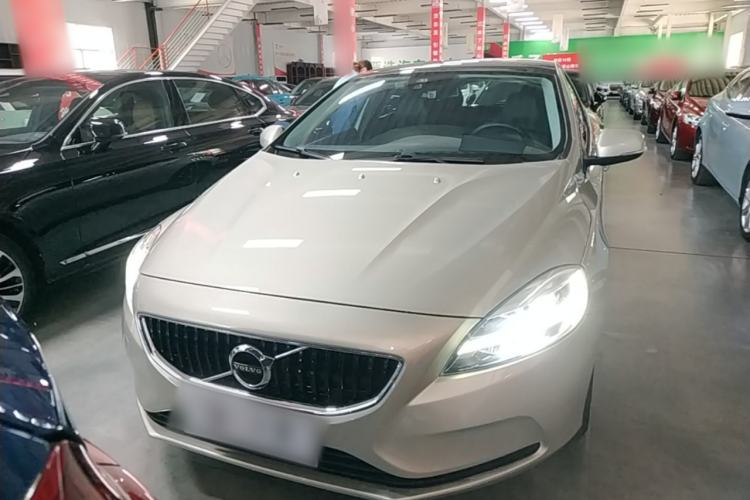 Used Volvo V40 2018 T3 Zhiyi Edition Front