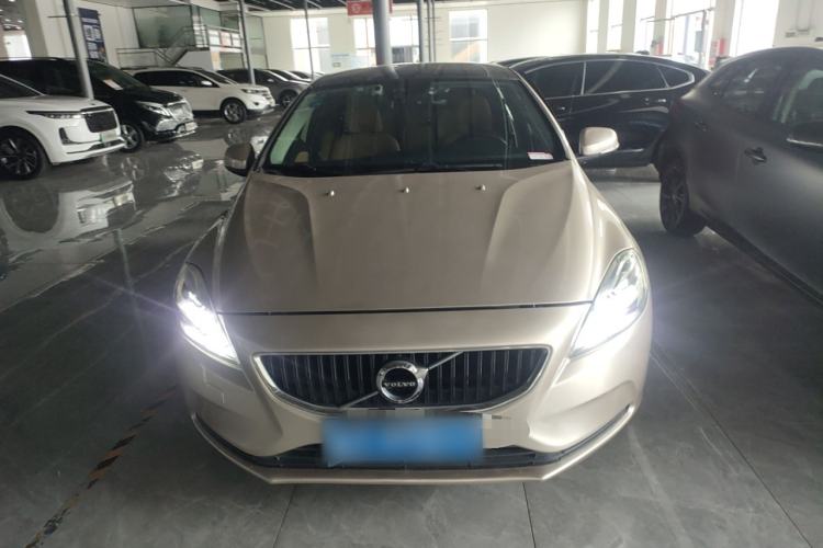 Used Volvo V40 2018 T3 Zhiyi Edition Front