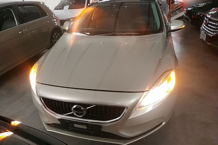 Used Volvo V40 2018 T3 Zhiyi Edition Front
