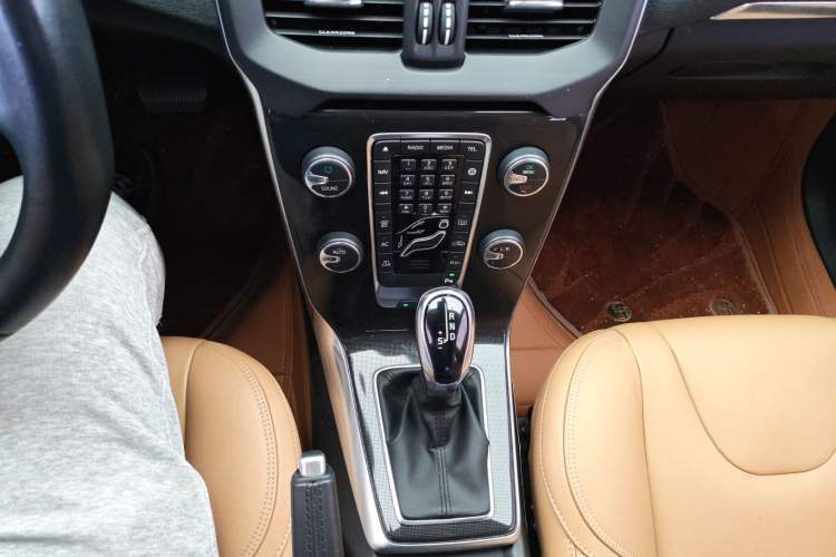 Used Volvo V40 2018 T3 Zhiyi Edition Gear Lever