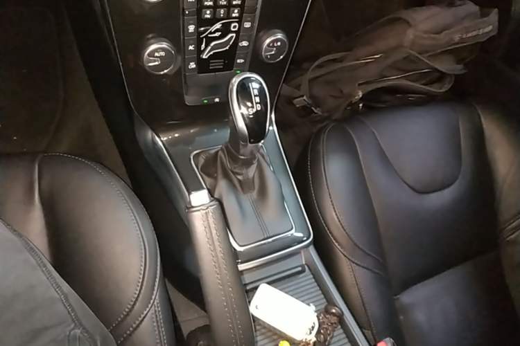 Used Volvo V40 2018 T3 Zhiyi Edition Gear Lever