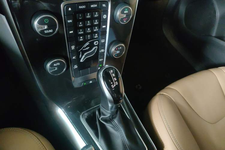 Used Volvo V40 2018 T3 Zhiyi Edition Gear Lever
