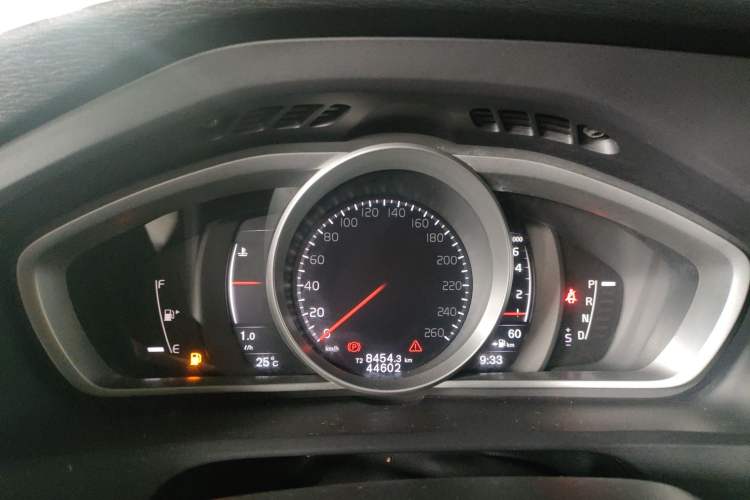 Used Volvo V40 2018 T3 Zhiyi Edition Instrument Cluster
