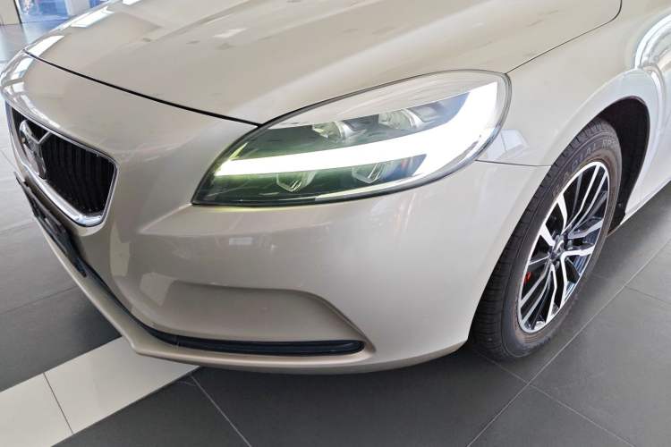 Used Volvo V40 2018 T3 Zhiyi Edition Left Front Headlight