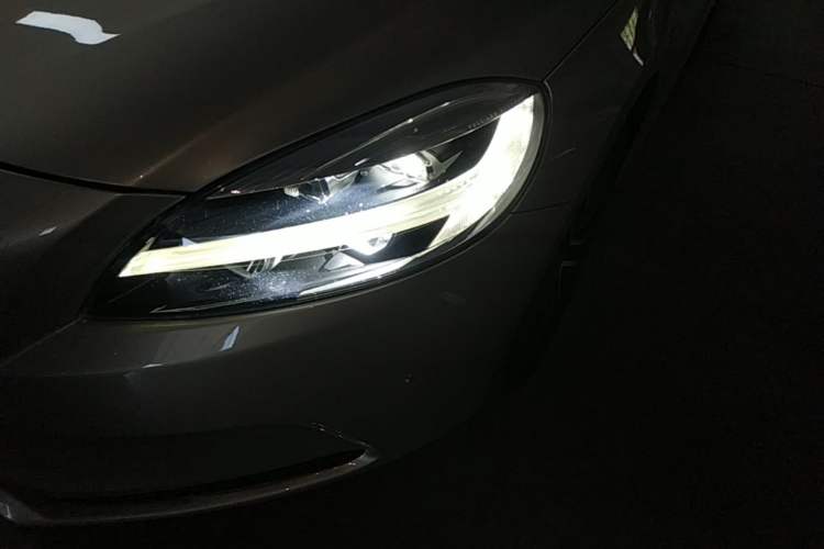 Used Volvo V40 2018 T3 Zhiyi Edition Left Front Headlight
