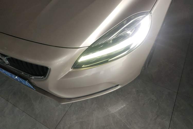 Used Volvo V40 2018 T3 Zhiyi Edition Left Front Headlight