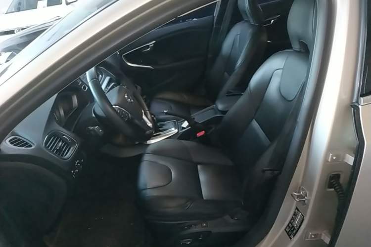 Used Volvo V40 2018 T3 Zhiyi Edition Left Front Seat