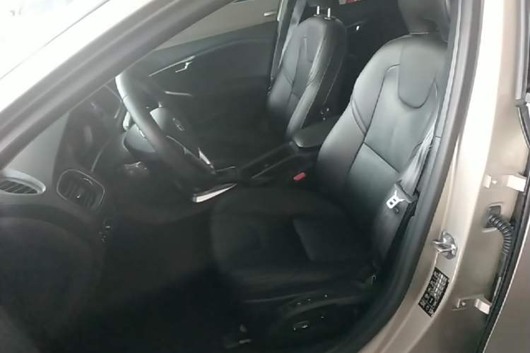 Used Volvo V40 2018 T3 Zhiyi Edition Left Front Seat