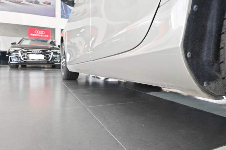 Used Volvo V40 2018 T3 Zhiyi Edition Left Side Sill