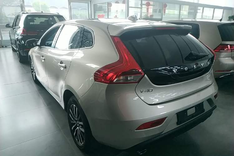 Used Volvo V40 2018 T3 Zhiyi Edition Rear Left 45 Deg