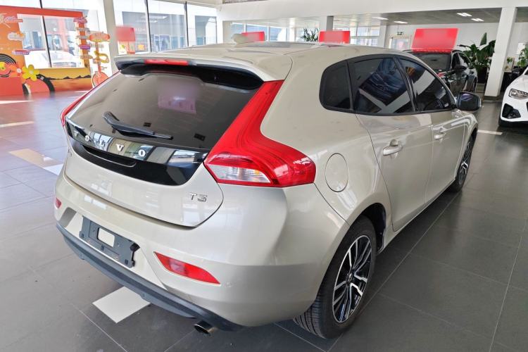 Used Volvo V40 2018 T3 Zhiyi Edition Rear Right 45 Deg