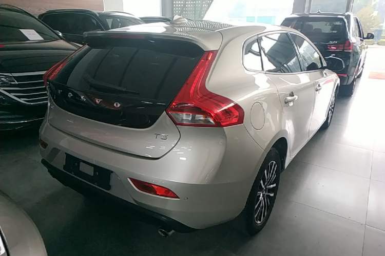 Used Volvo V40 2018 T3 Zhiyi Edition Rear Right 45 Deg