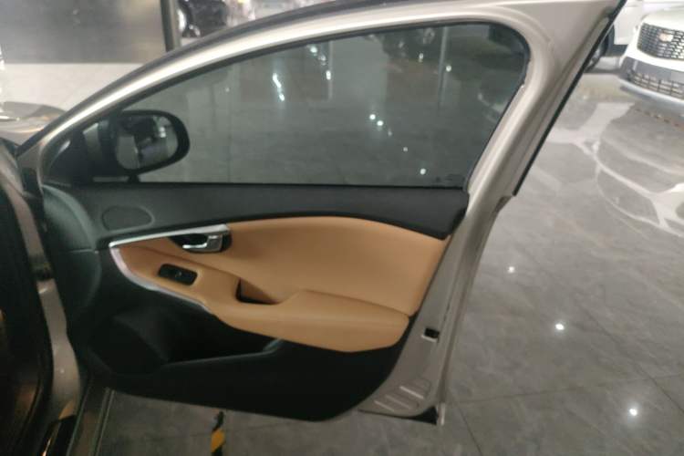 Used Volvo V40 2018 T3 Zhiyi Edition Right Front Door Interior