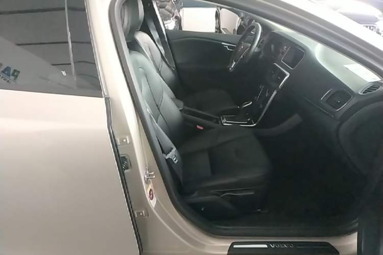 Used Volvo V40 2018 T3 Zhiyi Edition Right Front Seat