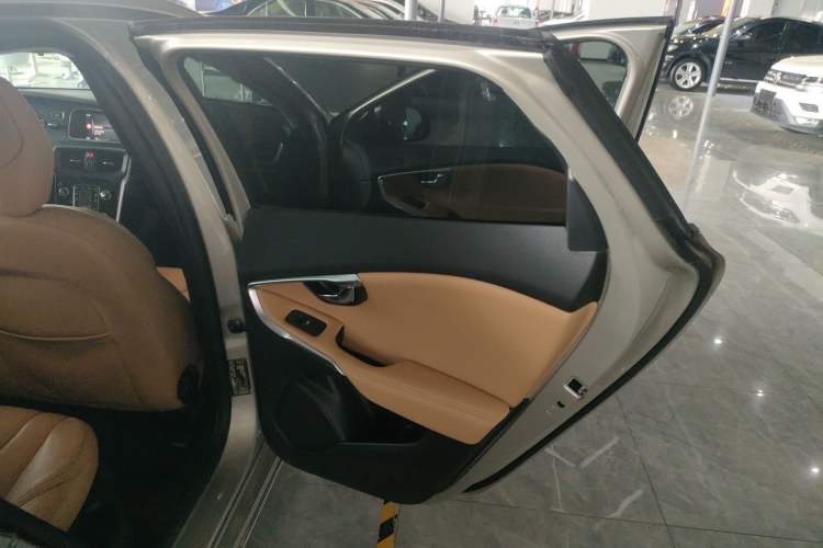 Used Volvo V40 2018 T3 Zhiyi Edition Right Rear Door Interior