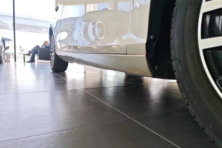 Used Volvo V40 2018 T3 Zhiyi Edition Right Side Sill